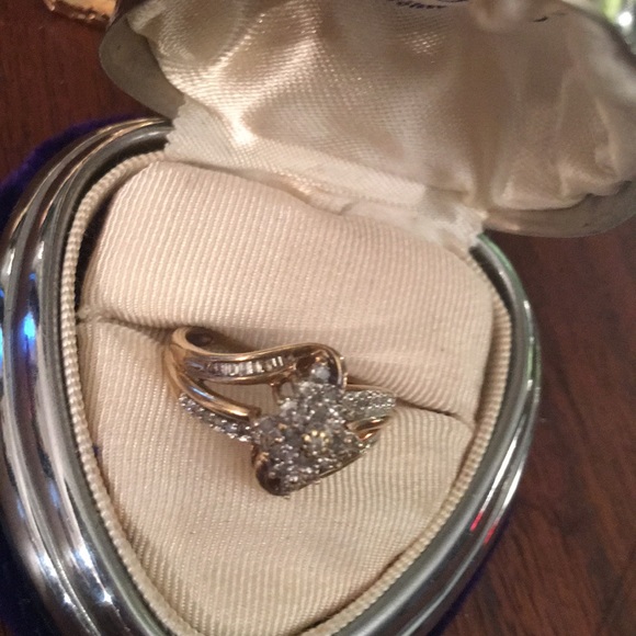 10k Gold Vintage diamond cluster ring w- appraisal - Picture 8 of 13